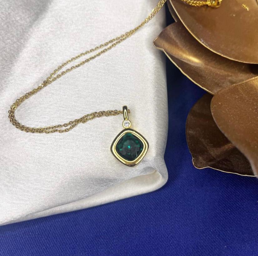 Green Blaze Earring & Pendant Set